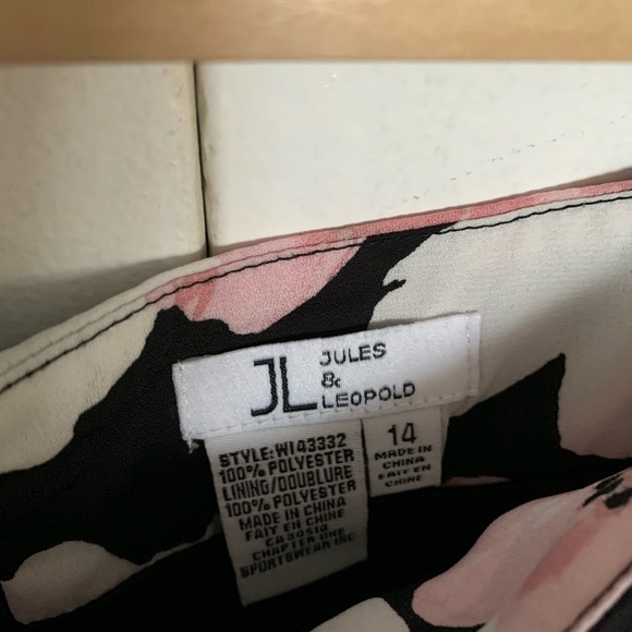 Long asymetrical skirt - Picture 3 of 3